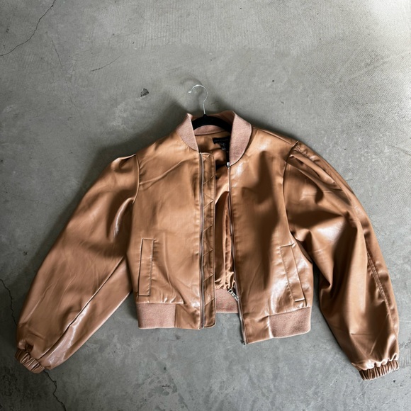 House of Harlow 1960 Jackets & Blazers - HOUSE OF HARLOW 1960 / NWT / FAUX LEATHER BOMBER JACKET / ICED LATTE